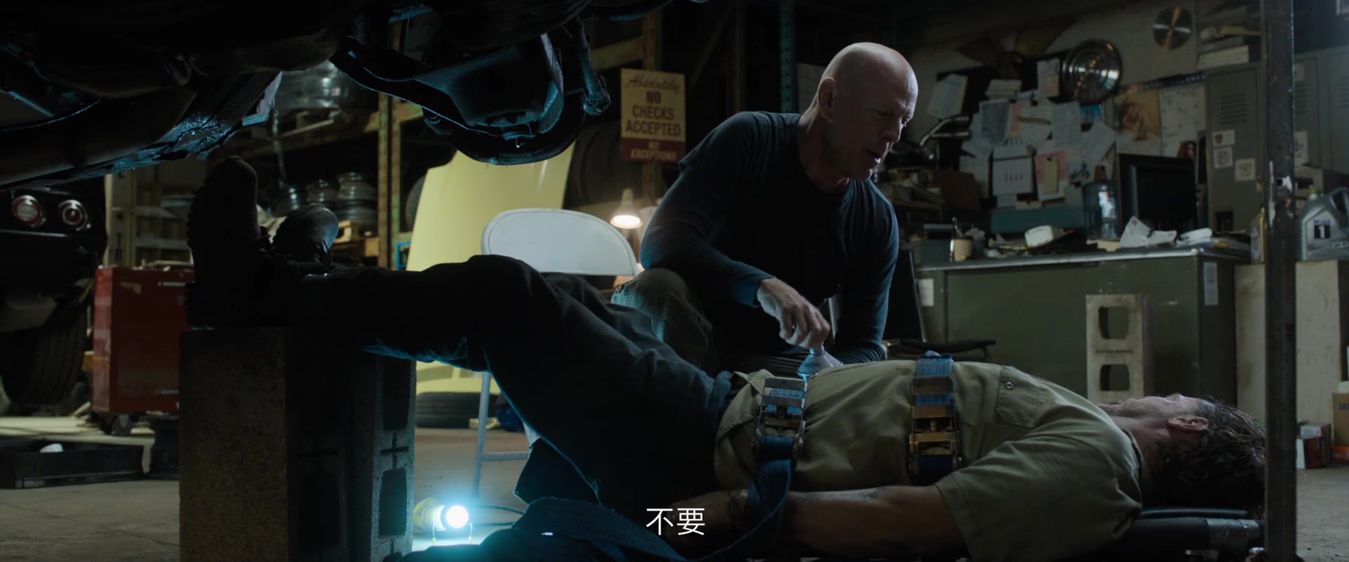 
		                    《虎胆追凶 Death Wish》的海报和截图（8/12）