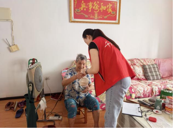 智慧养老暖夕阳!江夏区“互联网+”让独居老人告别孤单-图片3