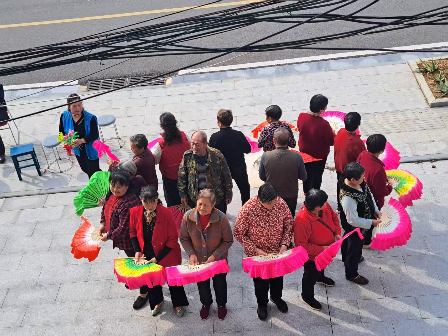 情暖重阳乐融融!江夏区智慧养老平台联动社区打造温馨老年节-图片1