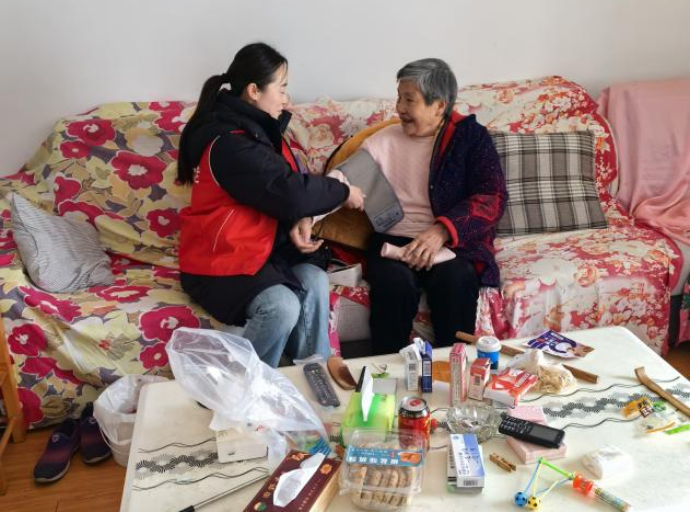 智慧养老暖夕阳!江夏区“互联网+”让独居老人告别孤单-图片2