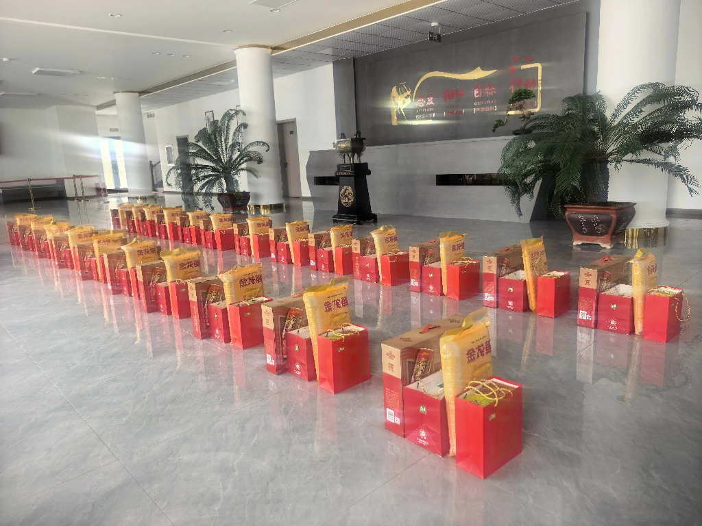 General Manager Su presenting Mid-Autumn festival benefit packages to Lvyi employees